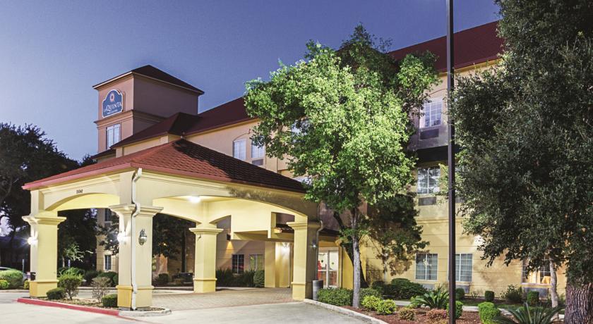 La Quinta Inn & Suites by Wyndham San Antonio The Dominion